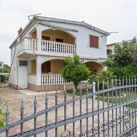 Apartment By The Sea - 18570 Vir